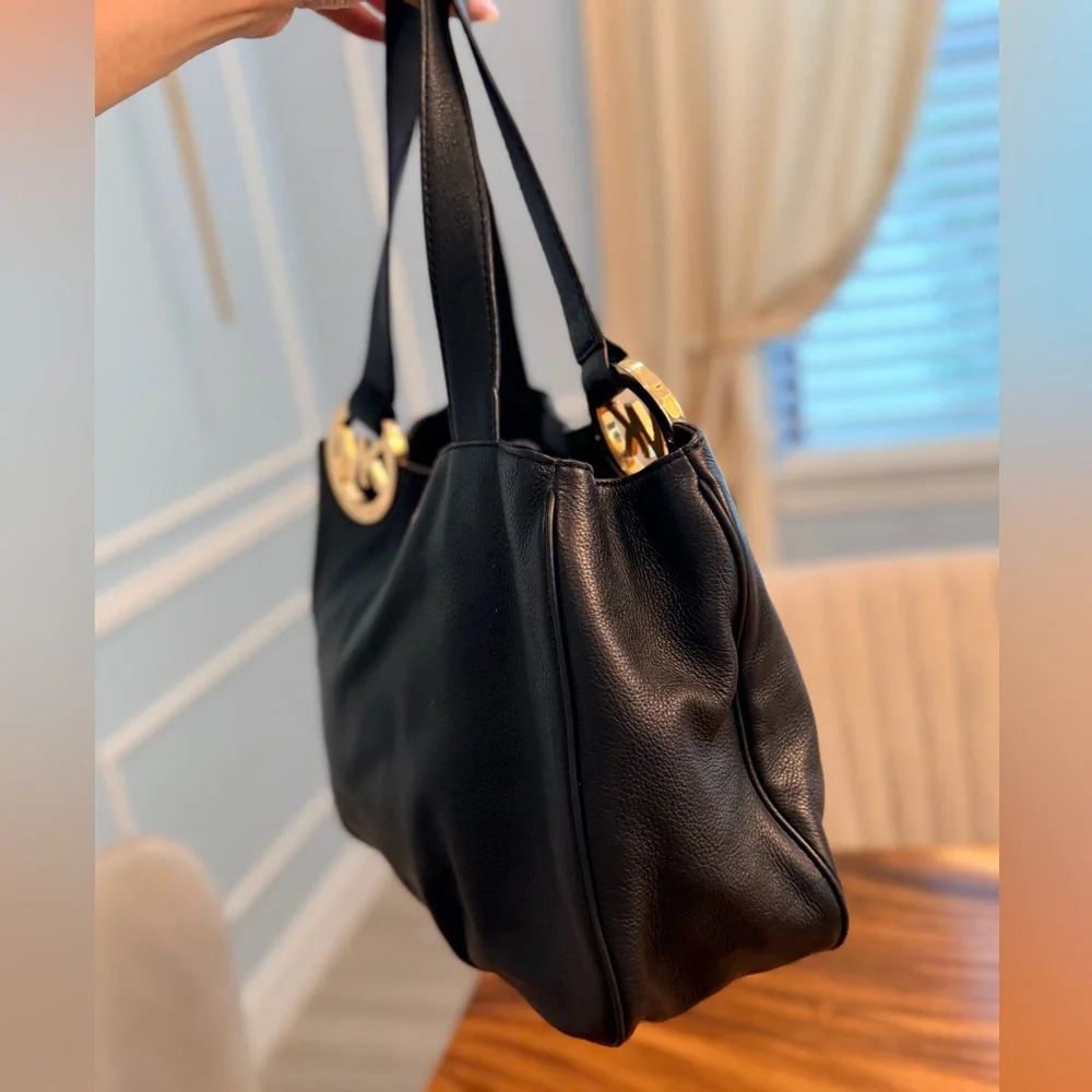 MICHAEL KORS NWOT FULTON Black Pebbled Leather Bag Gold Logo EUC NO CALLOUTS - Picture 6 of 17